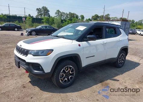 2024 Jeep Compass Trailhawk 4X4 from USA, damaged, VIN 3C4NJDDN2RT149493